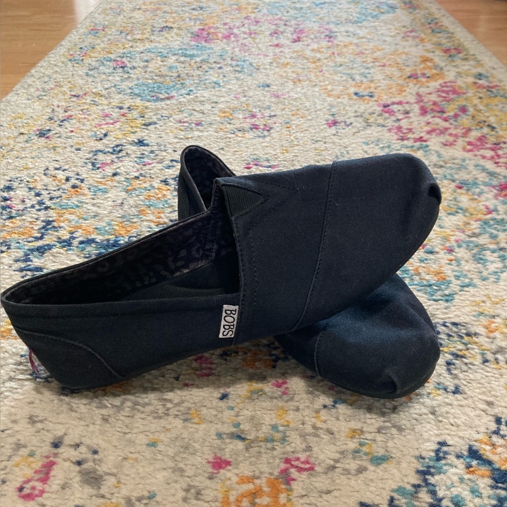 WOMEN'S SIZE 8.5 BLACK BOBS BY SKETCHERS
SLIP ON SHOES